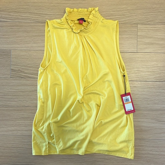 NWT! VINCE CAMUTO women’s top Size Small color Pale Lemon - Picture 1 of 6